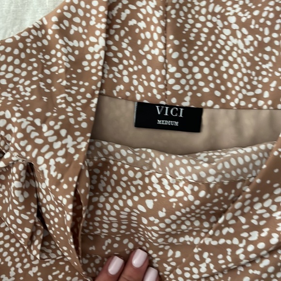 Vici Two Piece Set - Picture 4 of 4